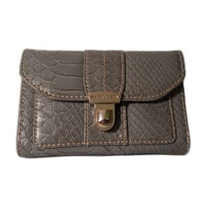 Liz Claiborne Women’s Wallet – Stylish, Functional & Timeless